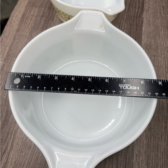 Pyrex Vintage White Bowls with Green Floral Pattern - Picture 4 of 10